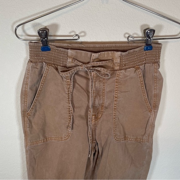 American Eagle mid rise, brown khaki women’s joggers - Picture 4 of 6